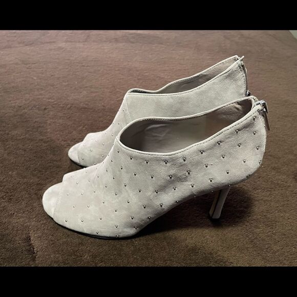 LORD & Taylor grey Genevive peep toe ankle booties size 7 M like new - Picture 6 of 11